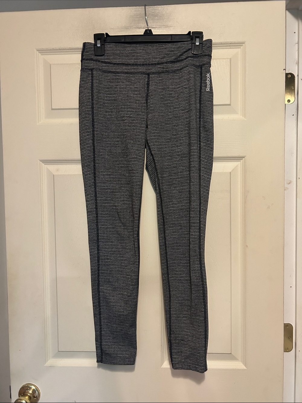 Reebok Black and Gray Heathered Performance Leggings Size Medium